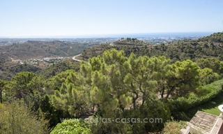 À vendre Marbella - Benahavis: Superbe villa avec un charme provençal en exclusivité a El Madroñal avec vue exceptionnelle sur la mer 35