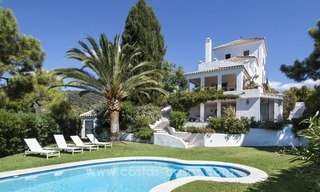 À vendre Marbella - Benahavis: Superbe villa avec un charme provençal en exclusivité a El Madroñal avec vue exceptionnelle sur la mer 18