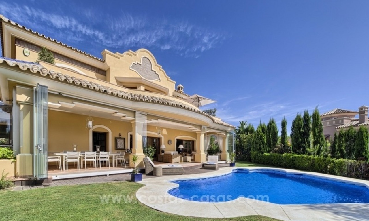 Villa de style classique en vente à Elviria, Marbella 1