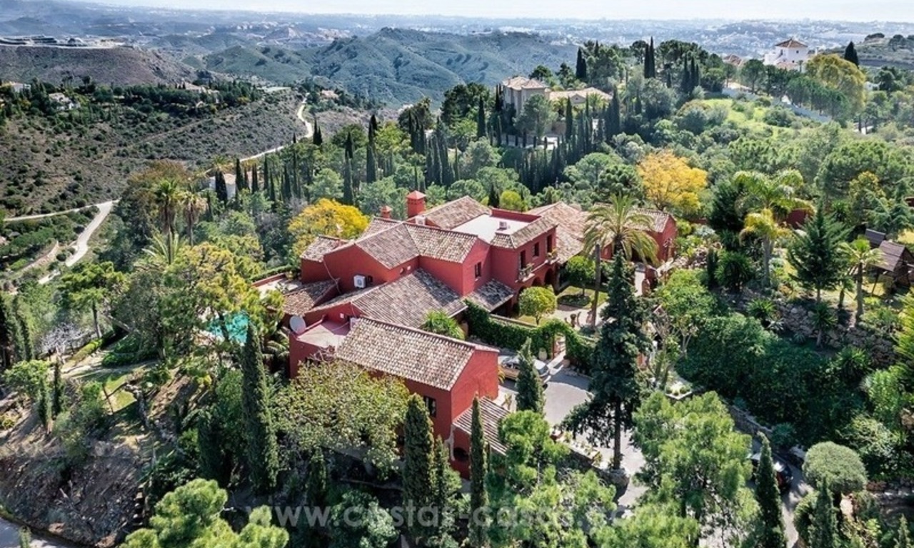 Villa classique de style rustique à vendre à El Madroñal, Benahavis - Marbella 1