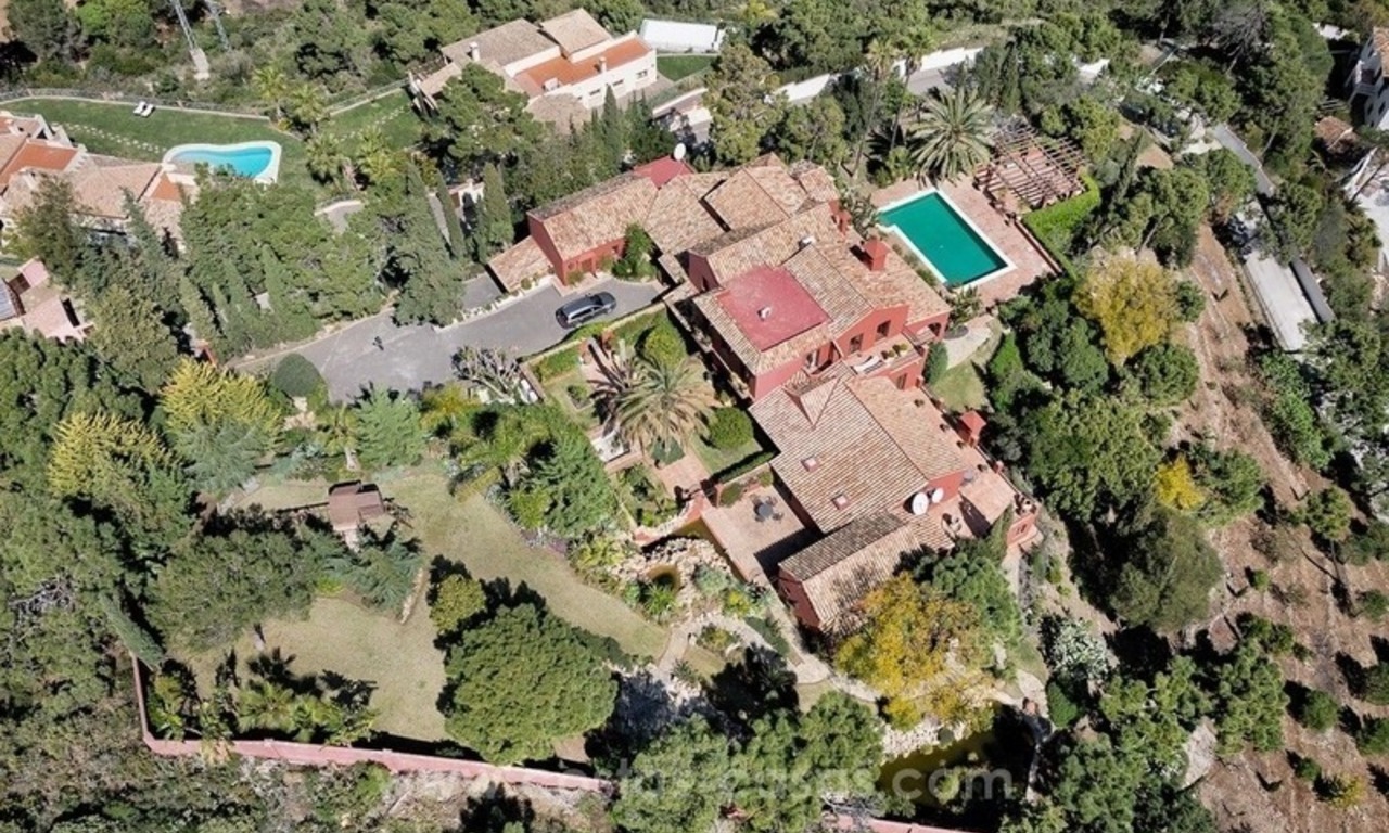 Villa classique de style rustique à vendre à El Madroñal, Benahavis - Marbella 0