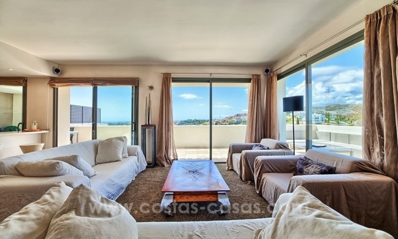 Appartement penthouse moderne de luxe en première ligne de golf à vendre dans un complexe de golf 5 * dans Benahavis - Marbella 10