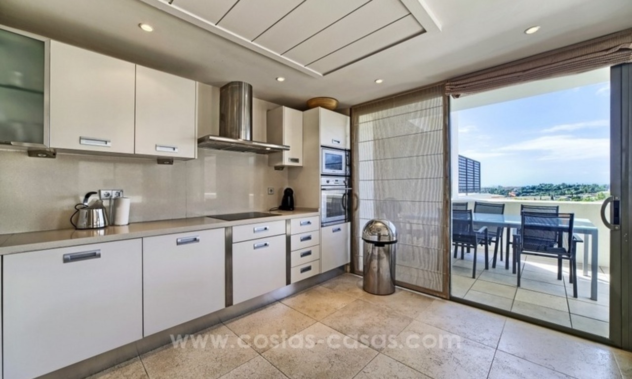 Appartement penthouse moderne de luxe en première ligne de golf à vendre dans un complexe de golf 5 * dans Benahavis - Marbella 11
