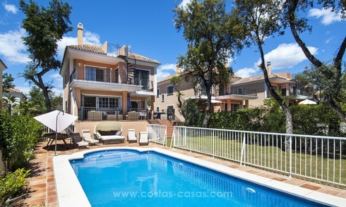Villa à vendre à Elviria, Marbella. À distance de marche des supermarchés et de la plage. Prix réduit! 365