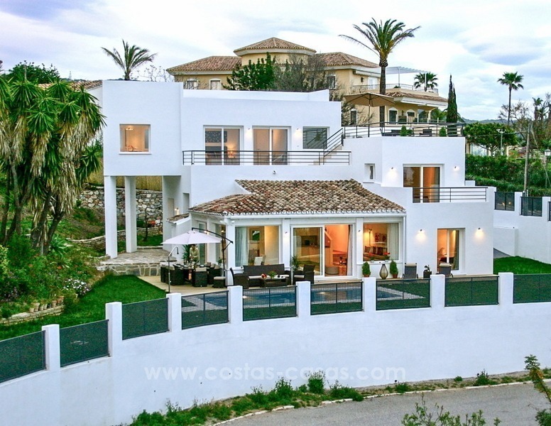 Villa à vendre contemporaine avec une superbe vue panoramique sur la mer à Marbella