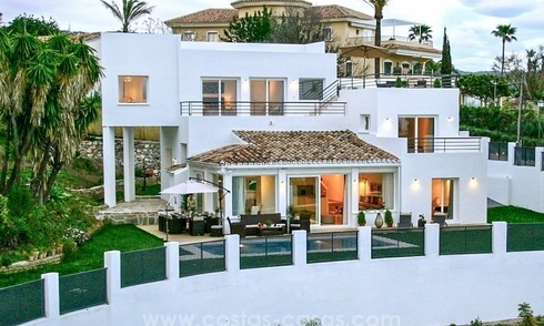 Villa à vendre contemporaine avec une superbe vue panoramique sur la mer à Marbella 