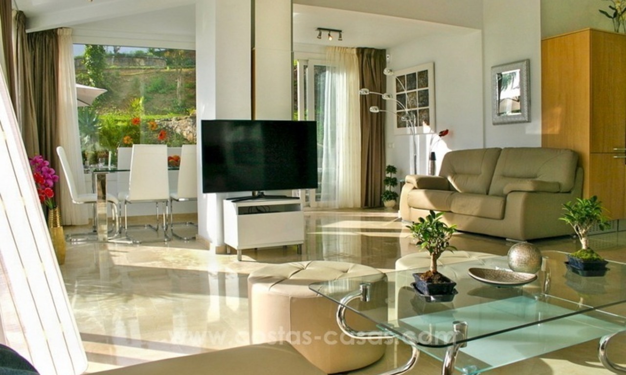 Villa à vendre contemporaine avec une superbe vue panoramique sur la mer à Marbella 4
