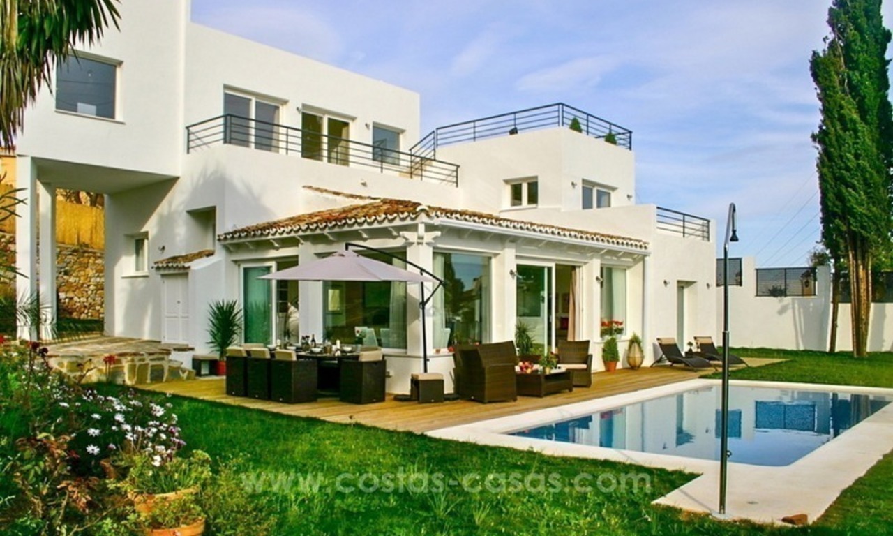 Villa à vendre contemporaine avec une superbe vue panoramique sur la mer à Marbella 1