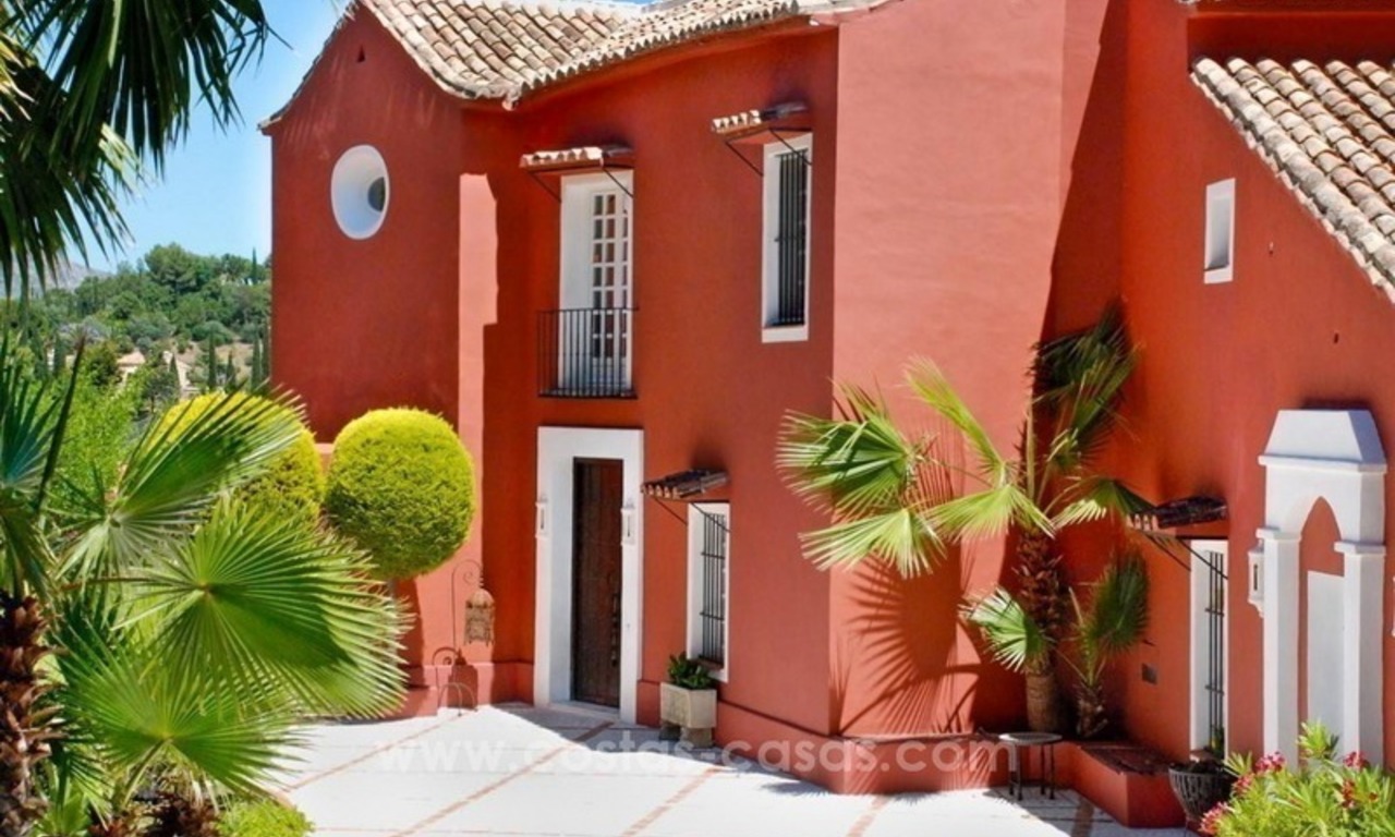 A vendre: Charmante villa andalouse traditionnelle, avec d'excellentes vues sur la mer dans El Madroñal, Benahavis - Marbella 2
