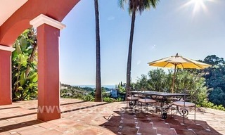 A vendre: Charmante villa andalouse traditionnelle, avec d'excellentes vues sur la mer dans El Madroñal, Benahavis - Marbella 14