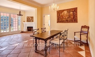 A vendre: Charmante villa andalouse traditionnelle, avec d'excellentes vues sur la mer dans El Madroñal, Benahavis - Marbella 16