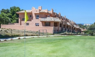 Bonne affaire ! Maisons de ville en première ligne de golf en vente à Cabopino, Marbella 8
