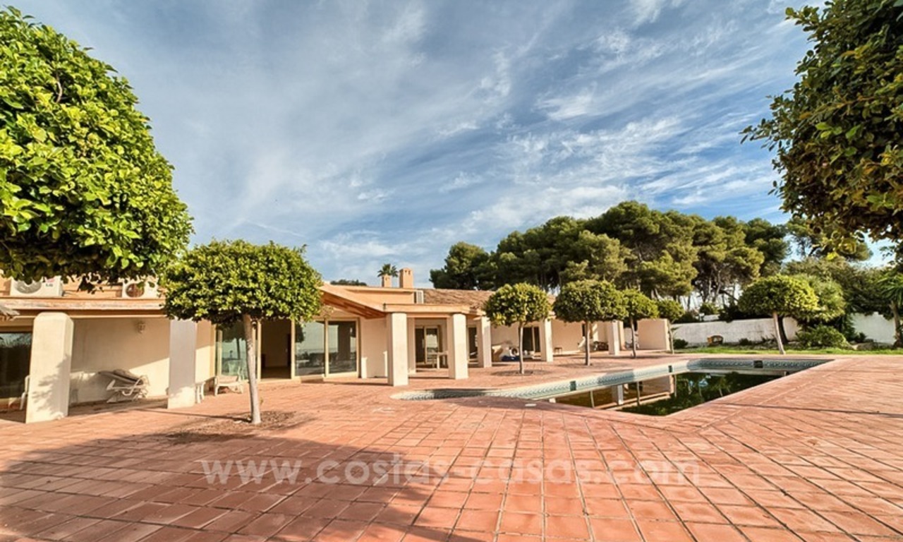 Terrain en bord de mer avec un Projet pour une Villa en vente sur le Nouvelle Mille d’Or, Marbella - Estepona 9