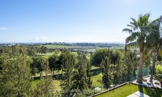  Magnifique villa de golf, de style moderne à vendre dans Marbella - Benahavis avec des vues spéctaculaires de la mer, du golf et des montagnes 4