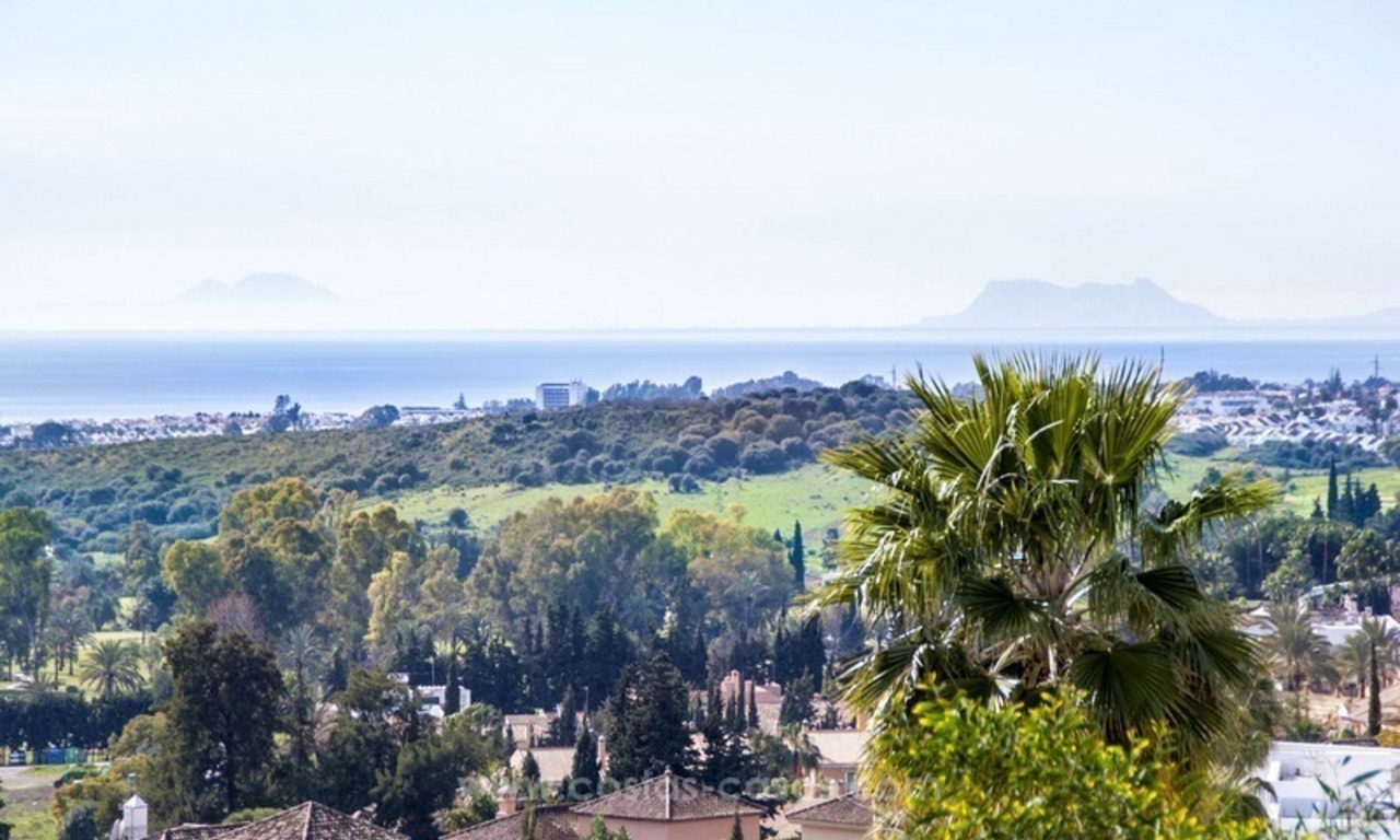  Magnifique villa de golf, de style moderne à vendre dans Marbella - Benahavis avec des vues spéctaculaires de la mer, du golf et des montagnes 8