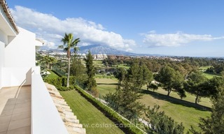  Magnifique villa de golf, de style moderne à vendre dans Marbella - Benahavis avec des vues spéctaculaires de la mer, du golf et des montagnes 38