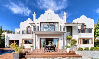 Villa moderne rénovée en première ligne de golf en vente à Benahavis - Marbella 2