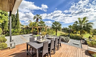 Villa moderne rénovée en première ligne de golf en vente à Benahavis - Marbella 4