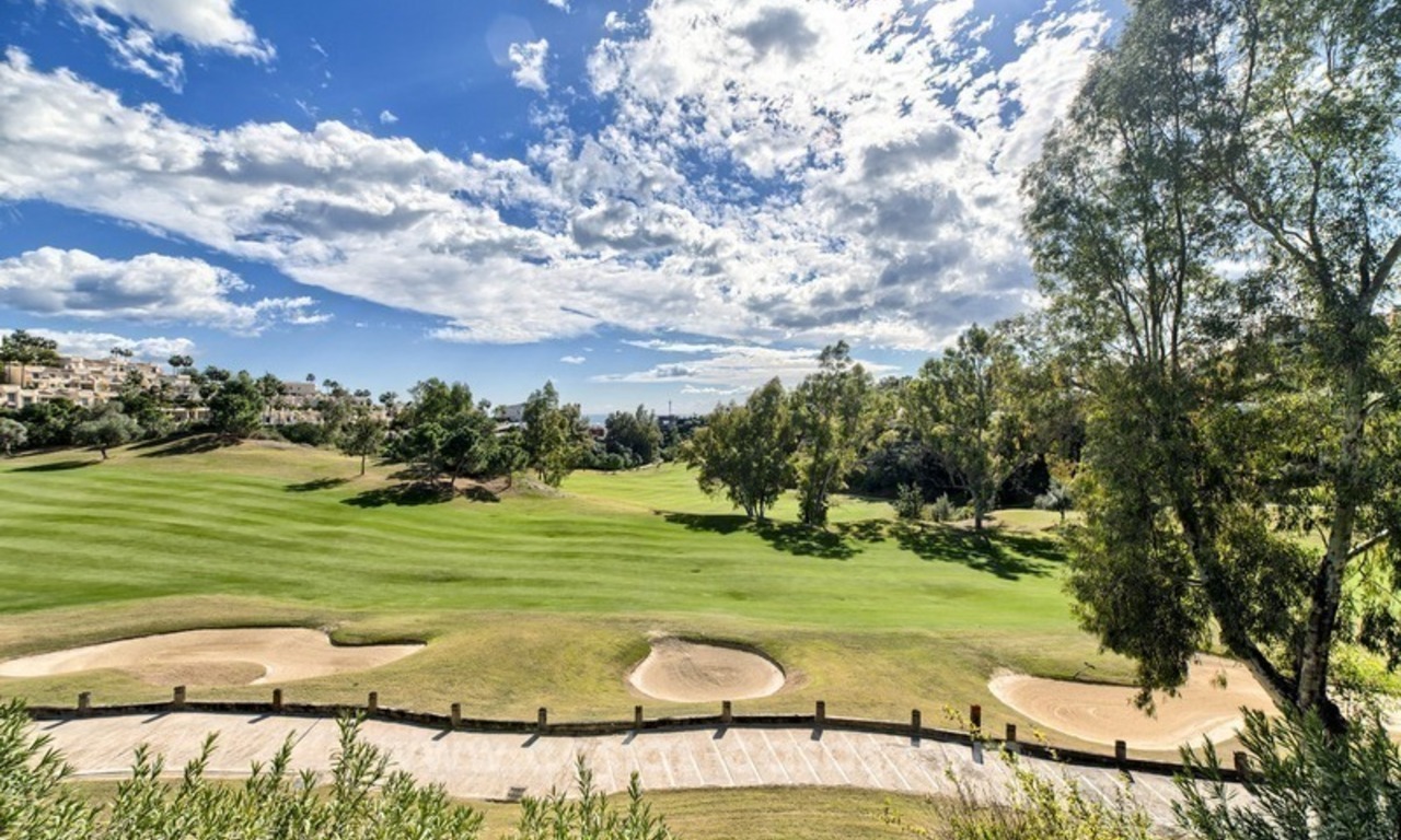 Villa moderne rénovée en première ligne de golf en vente à Benahavis - Marbella 7
