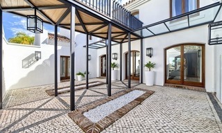 Villa moderne rénovée en première ligne de golf en vente à Benahavis - Marbella 10