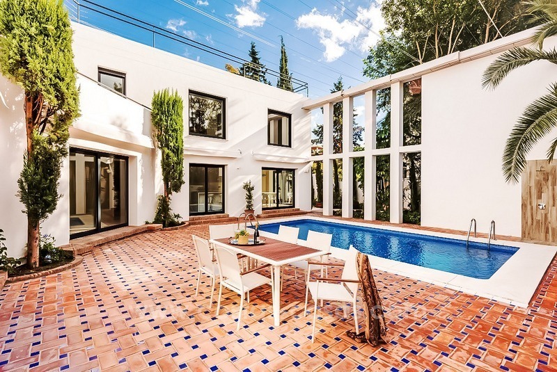 Villa entièrement rénovée de style contemporain à vendre à Nueva Andalucía, Marbella