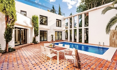 Villa entièrement rénovée de style contemporain à vendre à Nueva Andalucía, Marbella 