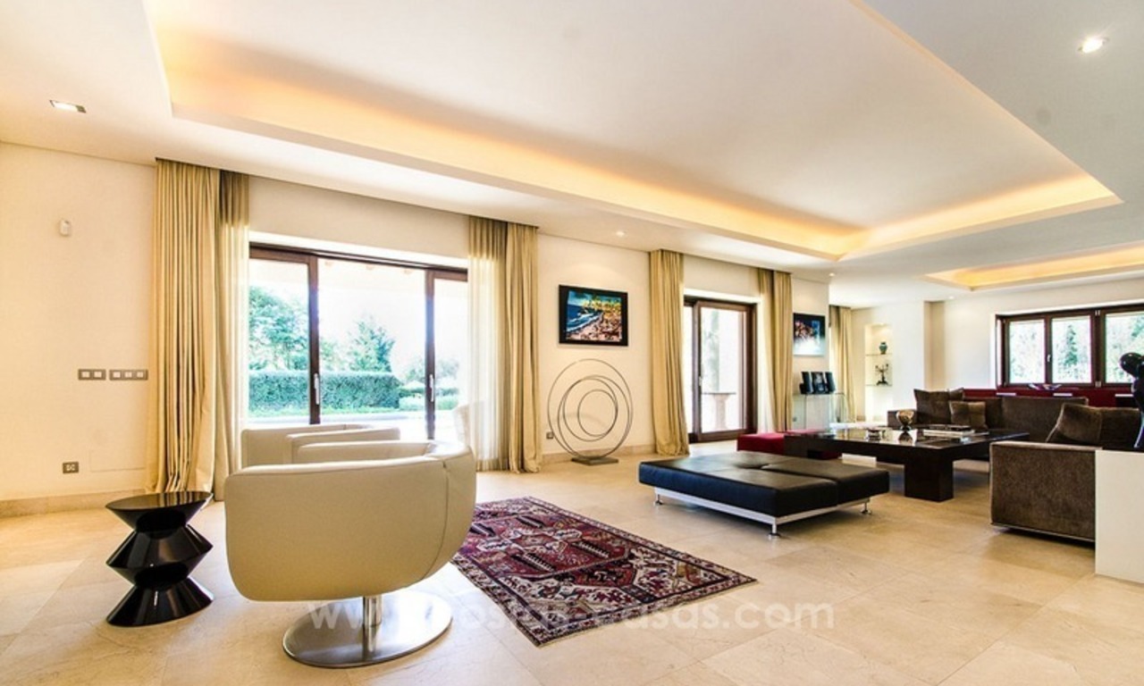 Moderne andalouse villa de luxe de style en vente sur le Golden Mile, Marbella 10