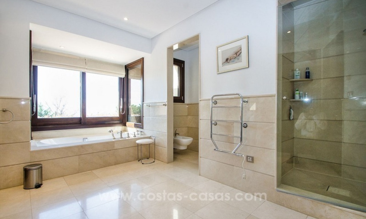 Moderne andalouse villa de luxe de style en vente sur le Golden Mile, Marbella 28