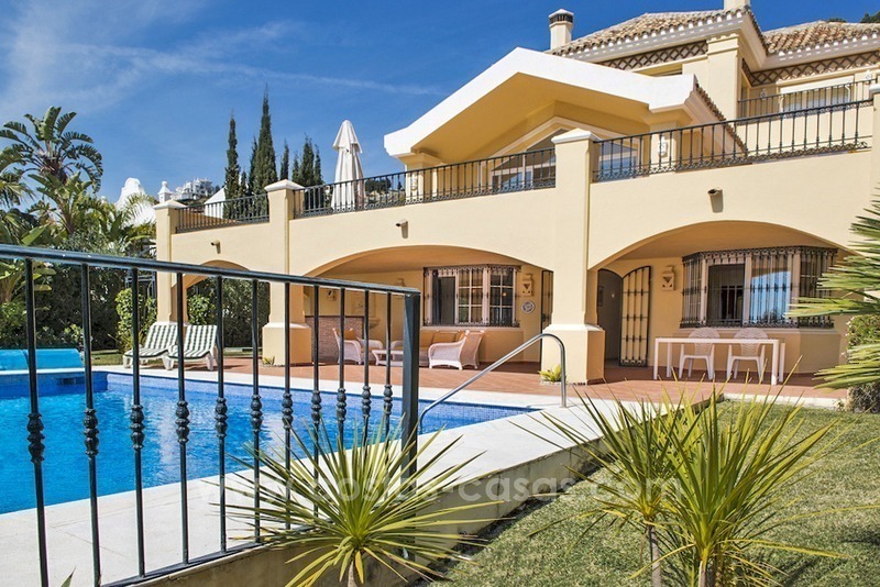 Villa de luxe en première ligne de golf à vendre à Nueva Andalucía, Marbella