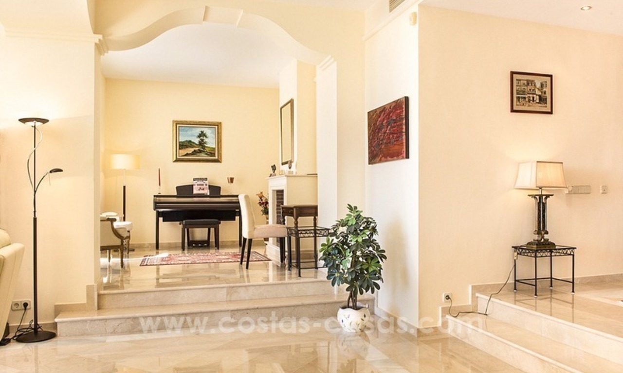 Villa de luxe en première ligne de golf à vendre à Nueva Andalucía, Marbella 14