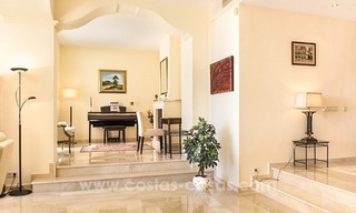 Villa de luxe en première ligne de golf à vendre à Nueva Andalucía, Marbella 14