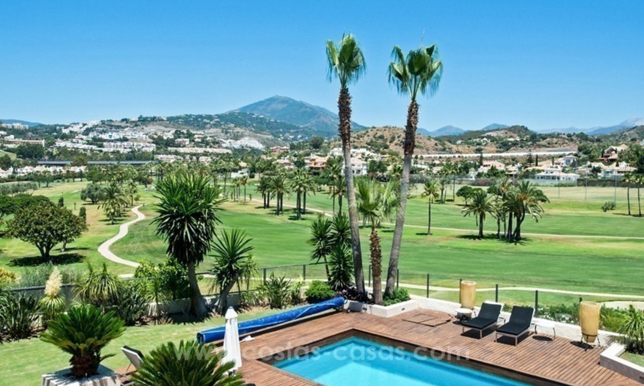 Villa rénovée en première ligne de golf à vendre à Nueva Andalucía, Marbella 0