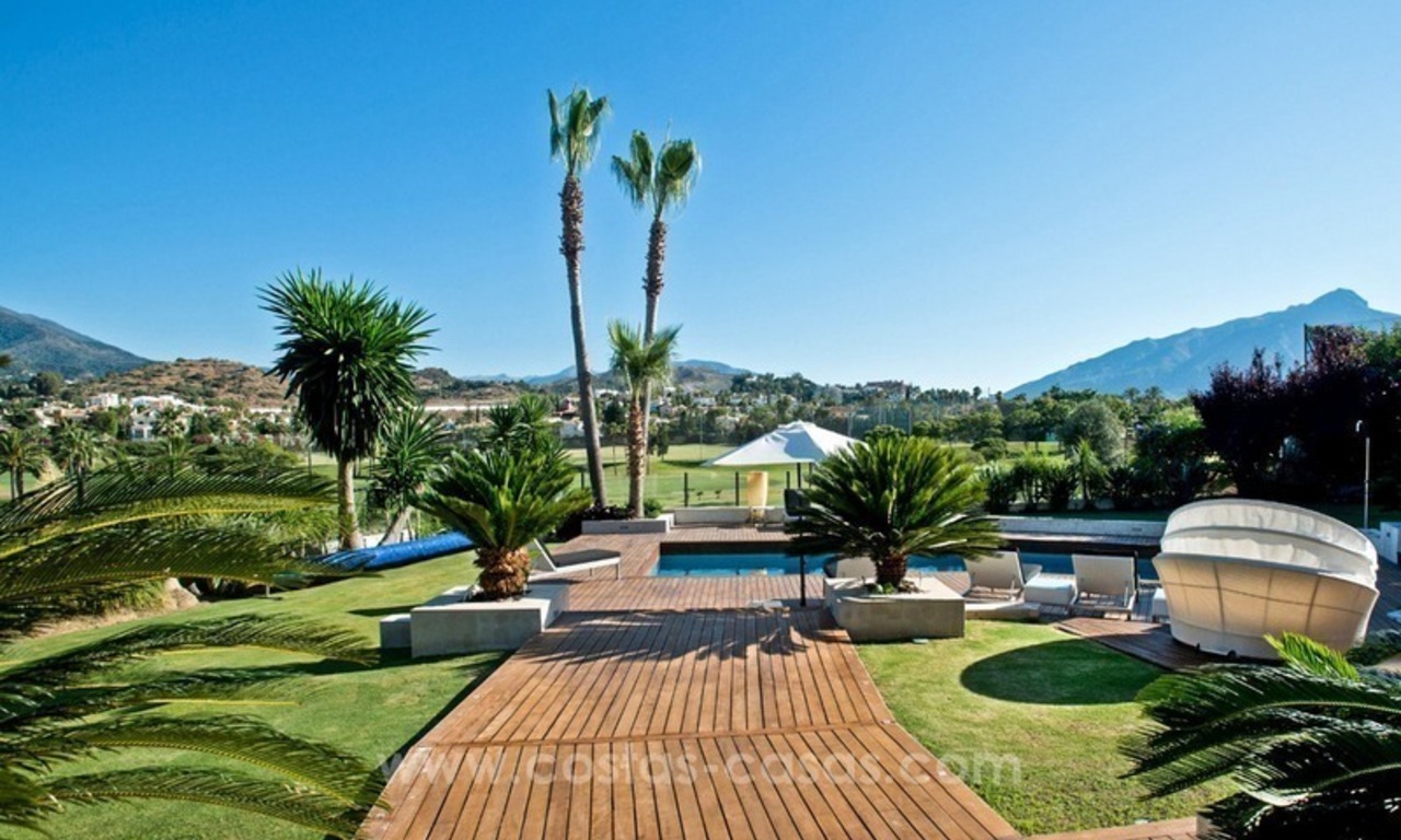 Villa rénovée en première ligne de golf à vendre à Nueva Andalucía, Marbella 3