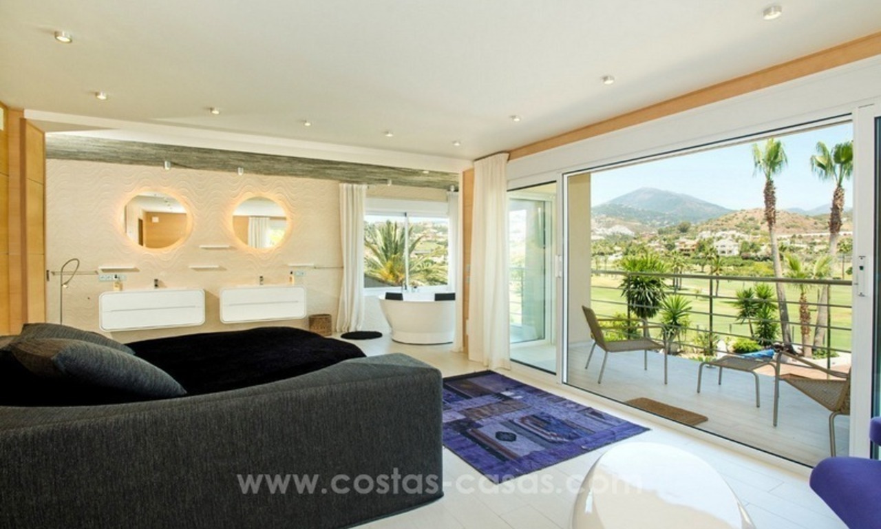 Villa rénovée en première ligne de golf à vendre à Nueva Andalucía, Marbella 14