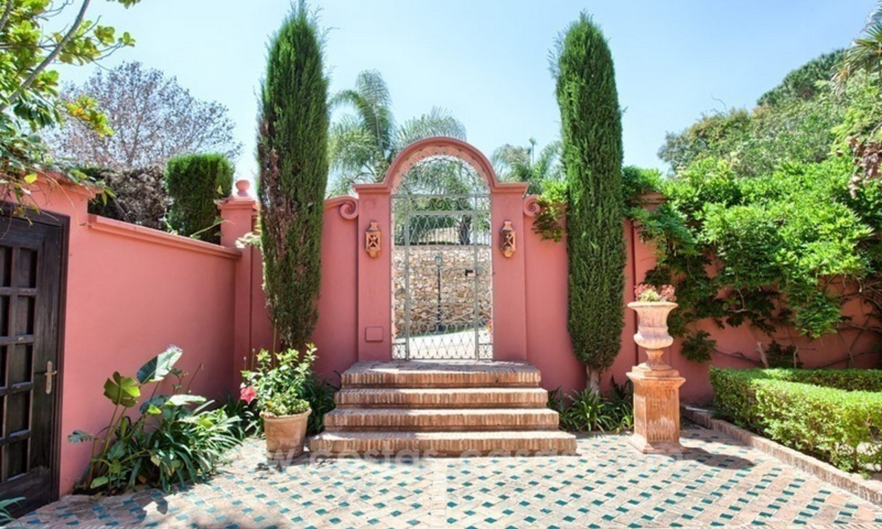 Charmante villa rénovée à vendre à Hacienda Las Chapas - Marbella 2