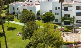Playas del Duque à vendre: Appartement en première ligne de plage, totalement rénové à Puerto Banus, Marbella 3
