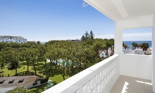 Playas del Duque à vendre: Appartement en première ligne de plage, totalement rénové à Puerto Banus, Marbella 26