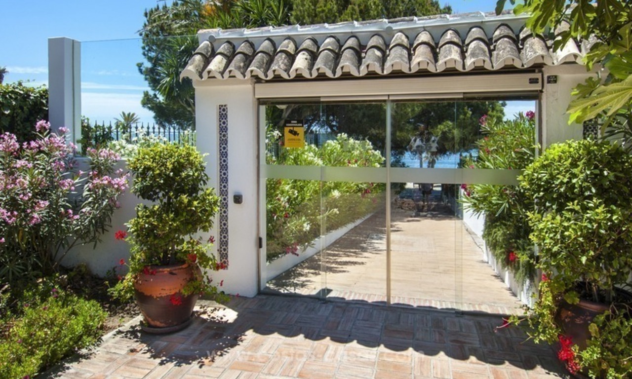 Playas del Duque à vendre: Appartement en première ligne de plage, totalement rénové à Puerto Banus, Marbella 44