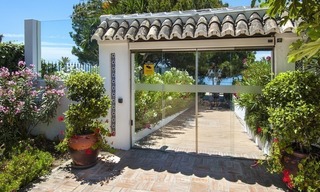 Playas del Duque à vendre: Appartement en première ligne de plage, totalement rénové à Puerto Banus, Marbella 44