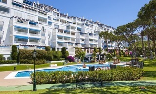 Playas del Duque à vendre: Appartement en première ligne de plage, totalement rénové à Puerto Banus, Marbella 43