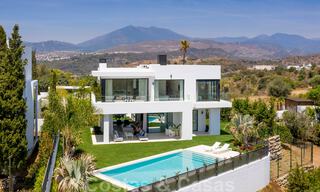 VENDU Opportunité! Dernière villa! Nouvelles villas de luxes modernes à vendre sur la Mille d’Or, Marbella. Dans un complexe fermé et sécurisé.Remise spéciale! 30186 