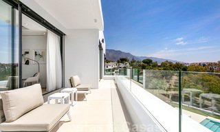 VENDU Opportunité! Dernière villa! Nouvelles villas de luxes modernes à vendre sur la Mille d’Or, Marbella. Dans un complexe fermé et sécurisé.Remise spéciale! 30197 