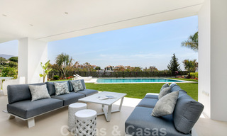 VENDU Opportunité! Dernière villa! Nouvelles villas de luxes modernes à vendre sur la Mille d’Or, Marbella. Dans un complexe fermé et sécurisé.Remise spéciale! 30198 