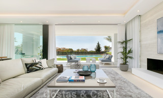VENDU Opportunité! Dernière villa! Nouvelles villas de luxes modernes à vendre sur la Mille d’Or, Marbella. Dans un complexe fermé et sécurisé.Remise spéciale! 30216 