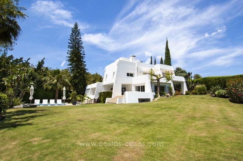 Villa de design en première ligne de golf à vendre à Marbella