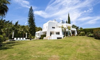 Villa de design en première ligne de golf à vendre à Marbella 0