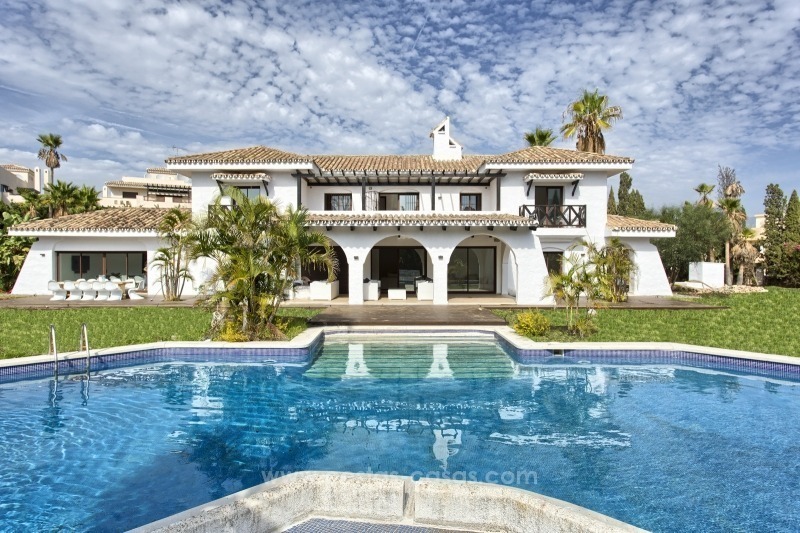 Villa de style andalou moderne à vendre à Nueva Andalucia, Marbella