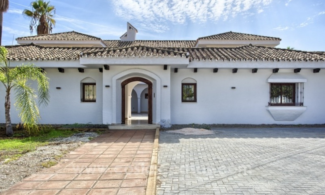 Villa de style andalou moderne à vendre à Nueva Andalucia, Marbella 3