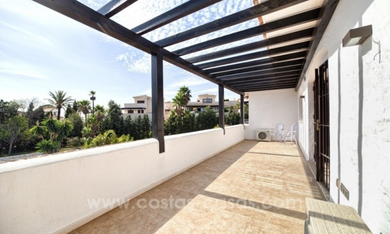 Villa de style andalou moderne à vendre à Nueva Andalucia, Marbella 22