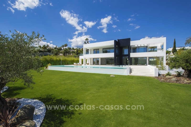 Villa moderne récemment construite en vente à Nueva Andalucía, Marbella